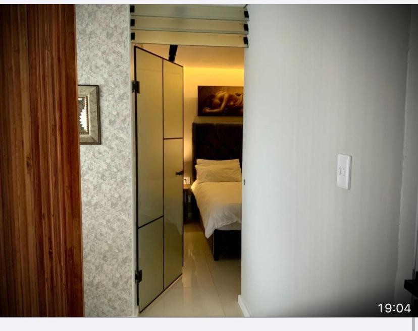 Lovely 1 Bedroom Apartment ケープタウン エクステリア 写真